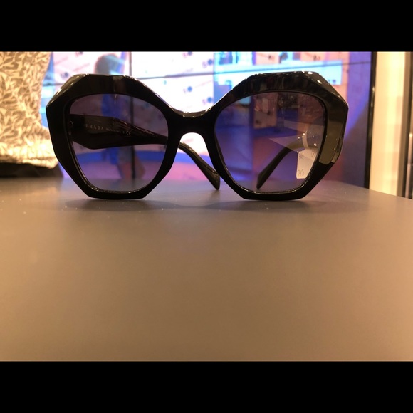 🤩🤩🤩prada  sunglasses 😻😻🤑 - Picture 9 of 16